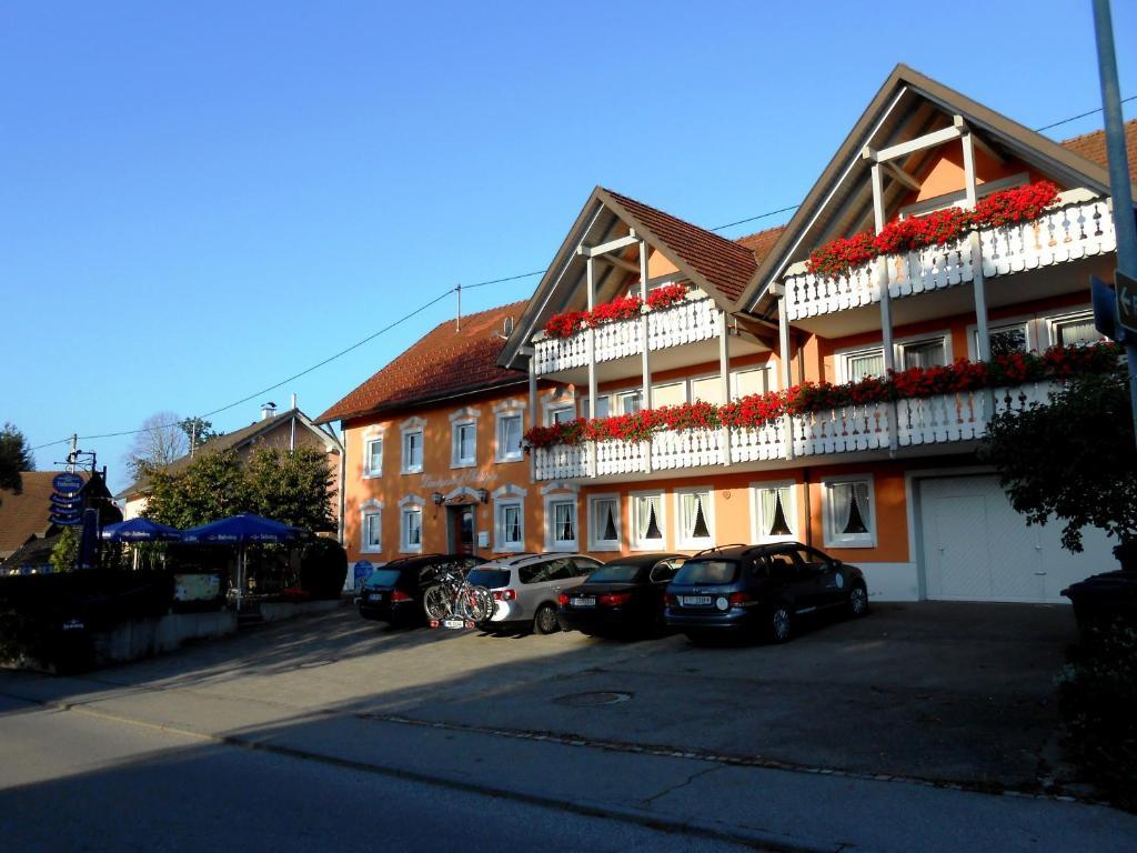 Отель Landgasthof Schutzen Тенген Экстерьер фото